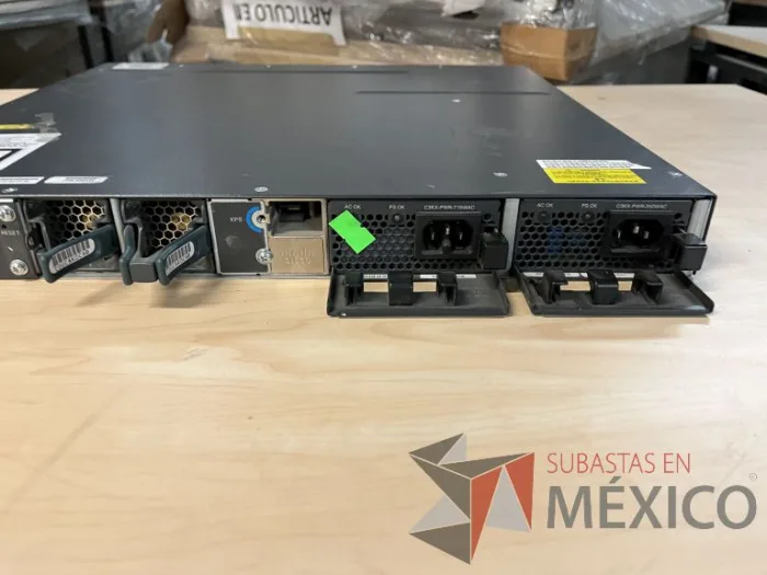 Lote 035 - 10 Modem, 63 Switch, Procesador de audio, 2 Chasis de comunicaciones y Gabinete metálico - Imagen 84