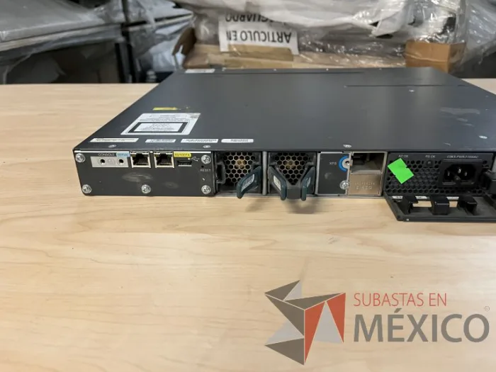 Lote 035 - 10 Modem, 63 Switch, Procesador de audio, 2 Chasis de comunicaciones y Gabinete metálico - Imagen 85