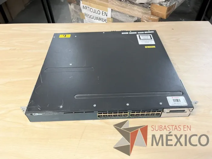Lote 035 - 10 Modem, 63 Switch, Procesador de audio, 2 Chasis de comunicaciones y Gabinete metálico - Imagen 87