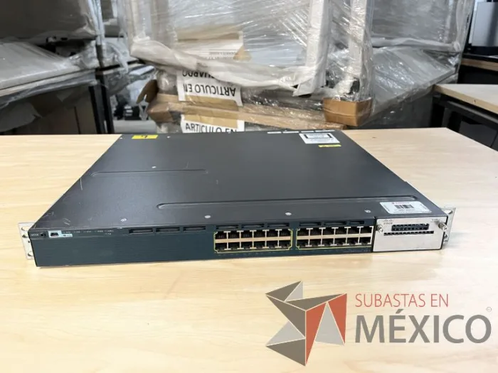 Lote 035 - 10 Modem, 63 Switch, Procesador de audio, 2 Chasis de comunicaciones y Gabinete metálico - Imagen 88