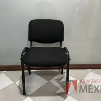 Lote 006 - 2 Sillas fijas, asiento y respaldo en tela color negro