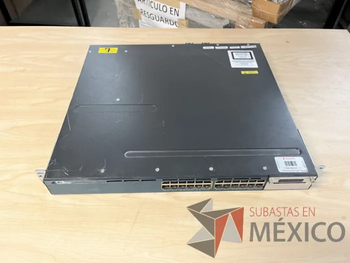 Lote 035 - 10 Modem, 63 Switch, Procesador de audio, 2 Chasis de comunicaciones y Gabinete metálico - Imagen 89