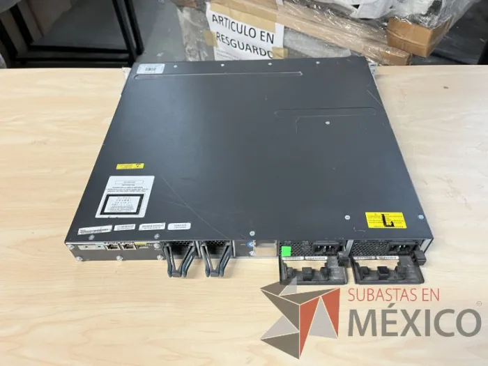 Lote 035 - 10 Modem, 63 Switch, Procesador de audio, 2 Chasis de comunicaciones y Gabinete metálico - Imagen 93