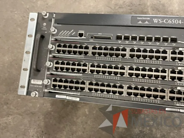 Lote 035 - 10 Modem, 63 Switch, Procesador de audio, 2 Chasis de comunicaciones y Gabinete metálico - Imagen 98