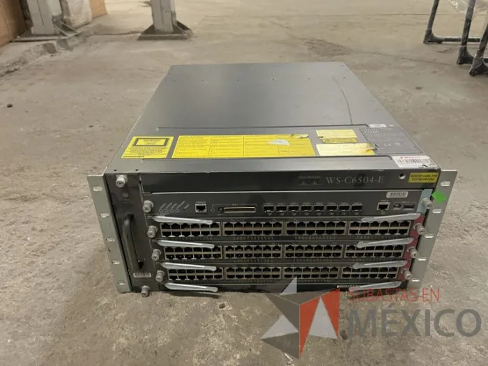 Lote 035 - 10 Modem, 63 Switch, Procesador de audio, 2 Chasis de comunicaciones y Gabinete metálico - Imagen 99