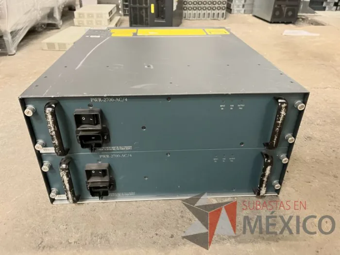Lote 035 - 10 Modem, 63 Switch, Procesador de audio, 2 Chasis de comunicaciones y Gabinete metálico - Imagen 101