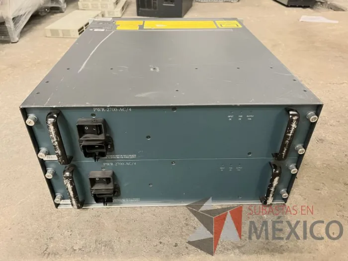 Lote 035 - 10 Modem, 63 Switch, Procesador de audio, 2 Chasis de comunicaciones y Gabinete metálico - Imagen 102