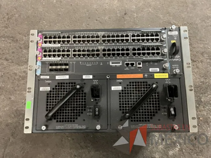 Lote 035 - 10 Modem, 63 Switch, Procesador de audio, 2 Chasis de comunicaciones y Gabinete metálico - Imagen 103