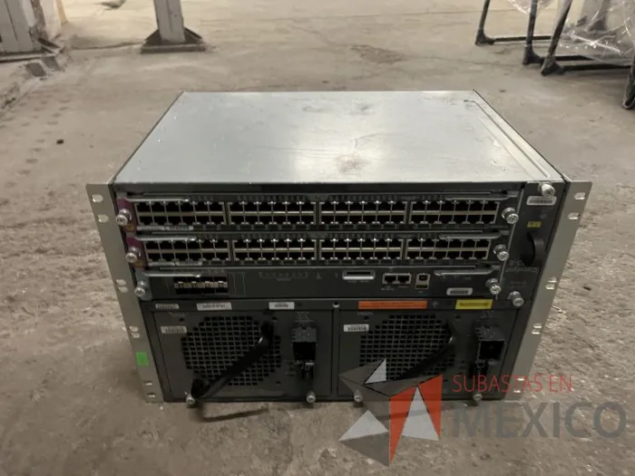 Lote 035 - 10 Modem, 63 Switch, Procesador de audio, 2 Chasis de comunicaciones y Gabinete metálico - Imagen 104