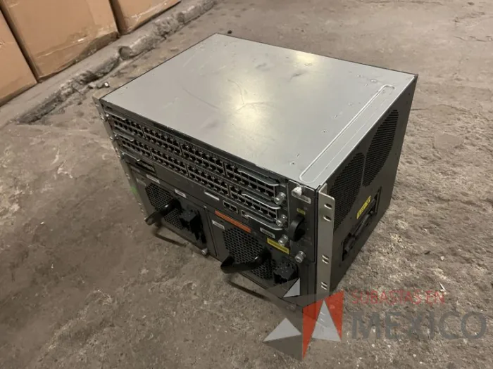 Lote 035 - 10 Modem, 63 Switch, Procesador de audio, 2 Chasis de comunicaciones y Gabinete metálico - Imagen 105
