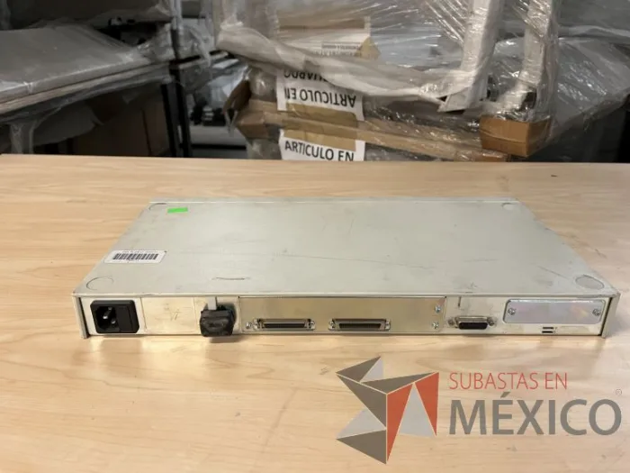 Lote 035 - 10 Modem, 63 Switch, Procesador de audio, 2 Chasis de comunicaciones y Gabinete metálico - Imagen 109