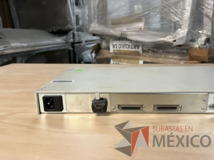 Lote 035 - 10 Modem, 63 Switch, Procesador de audio, 2 Chasis de comunicaciones y Gabinete metálico - Imagen 110