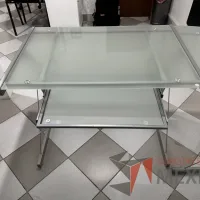 Lote 002 - Escritorio en escuadra con estructura metálica y cubiertas de vidrio con porta teclado - Imagen 11