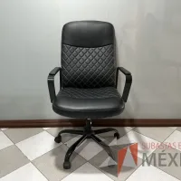 Lote 003 - Silla operativa con ruedas, descansabrazos, asiento y respaldo en color negro