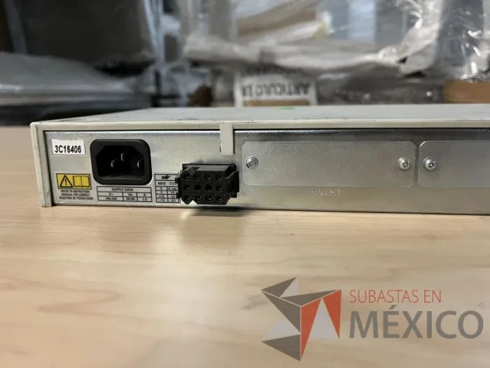 Lote 035 - 10 Modem, 63 Switch, Procesador de audio, 2 Chasis de comunicaciones y Gabinete metálico - Imagen 117