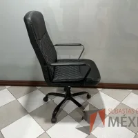 Lote 003 - Silla operativa con ruedas, descansabrazos, asiento y respaldo en color negro - Imagen 4