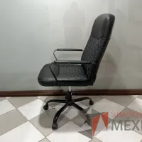Lote 003 - Silla operativa con ruedas, descansabrazos, asiento y respaldo en color negro - Imagen 6