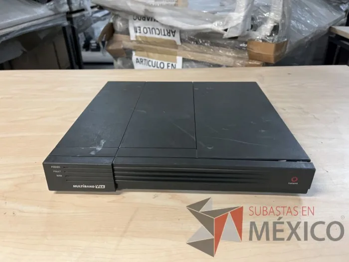 Lote 035 - 10 Modem, 63 Switch, Procesador de audio, 2 Chasis de comunicaciones y Gabinete metálico - Imagen 123