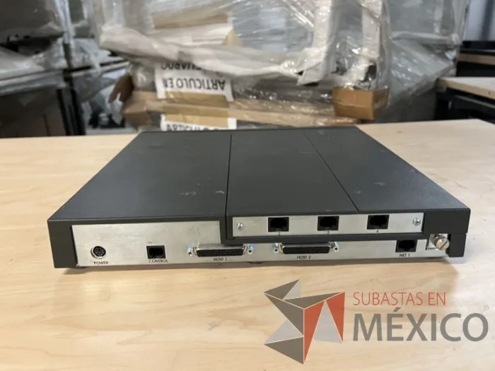 Lote 035 - 10 Modem, 63 Switch, Procesador de audio, 2 Chasis de comunicaciones y Gabinete metálico - Imagen 126