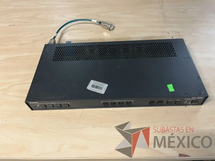 Lote 035 - 10 Modem, 63 Switch, Procesador de audio, 2 Chasis de comunicaciones y Gabinete metálico - Imagen 130