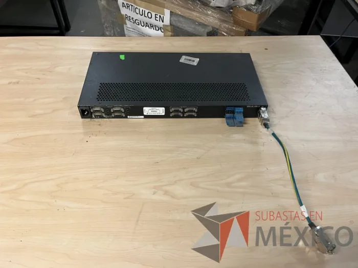 Lote 035 - 10 Modem, 63 Switch, Procesador de audio, 2 Chasis de comunicaciones y Gabinete metálico - Imagen 132