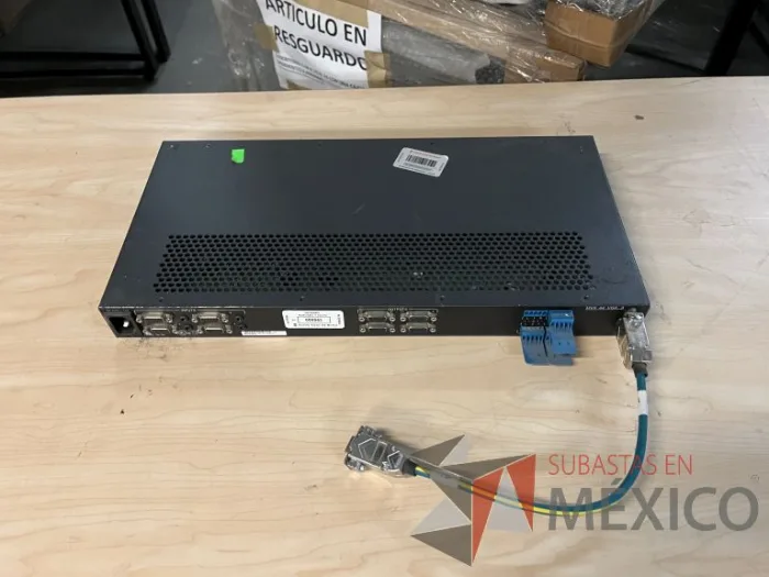 Lote 035 - 10 Modem, 63 Switch, Procesador de audio, 2 Chasis de comunicaciones y Gabinete metálico - Imagen 134