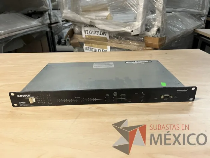 Lote 035 - 10 Modem, 63 Switch, Procesador de audio, 2 Chasis de comunicaciones y Gabinete metálico - Imagen 135