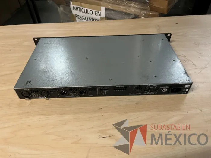 Lote 035 - 10 Modem, 63 Switch, Procesador de audio, 2 Chasis de comunicaciones y Gabinete metálico - Imagen 138