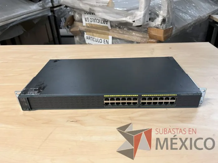 Lote 035 - 10 Modem, 63 Switch, Procesador de audio, 2 Chasis de comunicaciones y Gabinete metálico - Imagen 141