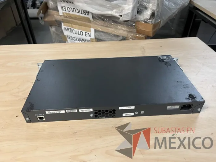 Lote 035 - 10 Modem, 63 Switch, Procesador de audio, 2 Chasis de comunicaciones y Gabinete metálico - Imagen 144