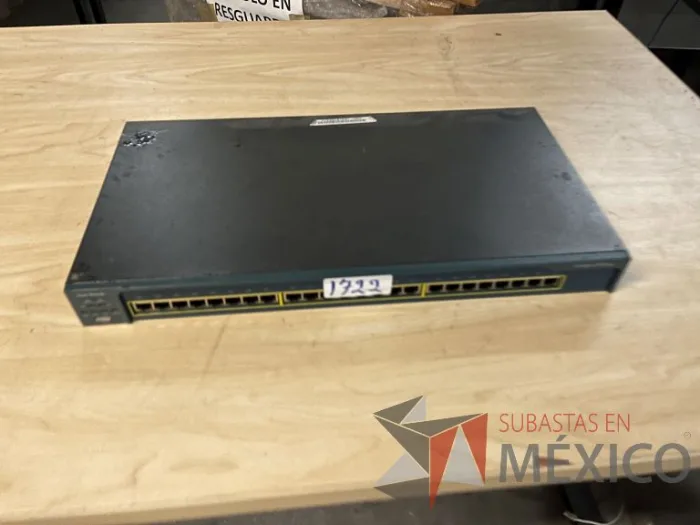 Lote 035 - 10 Modem, 63 Switch, Procesador de audio, 2 Chasis de comunicaciones y Gabinete metálico - Imagen 146