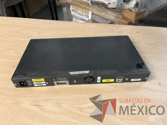 Lote 035 - 10 Modem, 63 Switch, Procesador de audio, 2 Chasis de comunicaciones y Gabinete metálico - Imagen 149