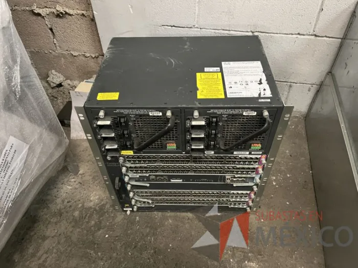 Lote 035 - 10 Modem, 63 Switch, Procesador de audio, 2 Chasis de comunicaciones y Gabinete metálico - Imagen 151