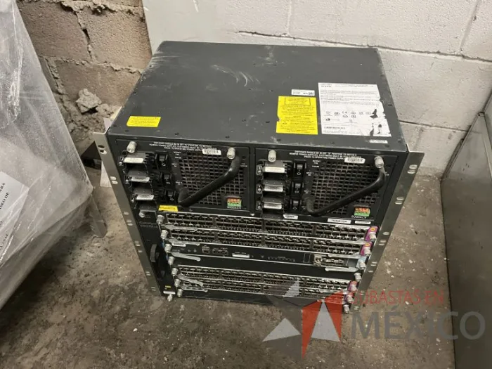 Lote 035 - 10 Modem, 63 Switch, Procesador de audio, 2 Chasis de comunicaciones y Gabinete metálico - Imagen 153