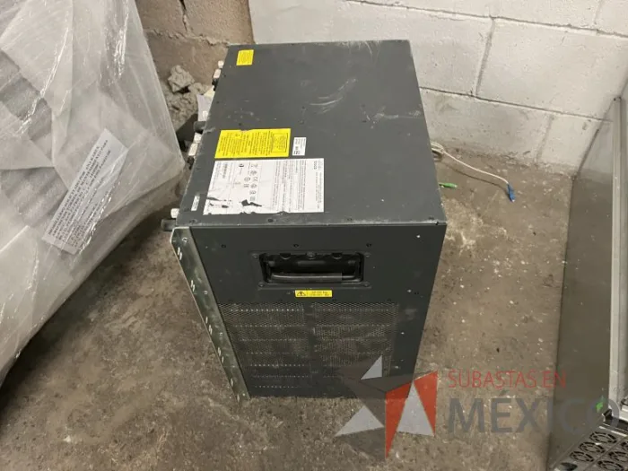 Lote 035 - 10 Modem, 63 Switch, Procesador de audio, 2 Chasis de comunicaciones y Gabinete metálico - Imagen 154