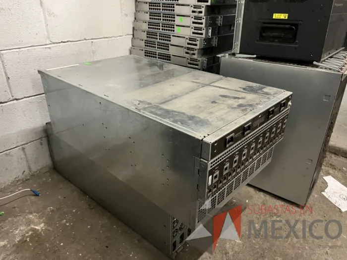 Lote 035 - 10 Modem, 63 Switch, Procesador de audio, 2 Chasis de comunicaciones y Gabinete metálico - Imagen 169