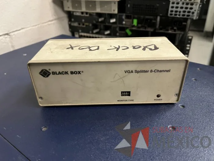 Lote 035 - 10 Modem, 63 Switch, Procesador de audio, 2 Chasis de comunicaciones y Gabinete metálico - Imagen 174