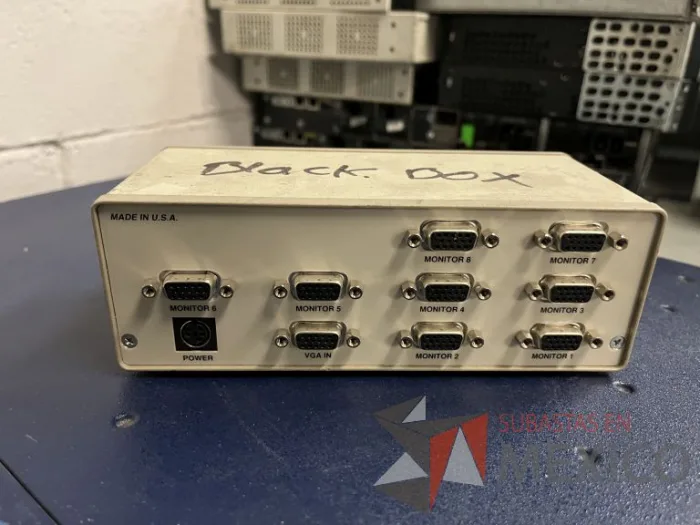 Lote 035 - 10 Modem, 63 Switch, Procesador de audio, 2 Chasis de comunicaciones y Gabinete metálico - Imagen 175