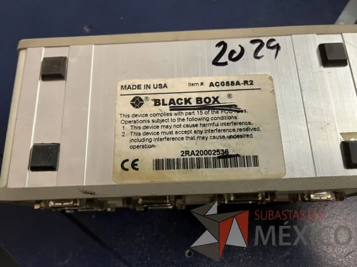 Lote 035 - 10 Modem, 63 Switch, Procesador de audio, 2 Chasis de comunicaciones y Gabinete metálico - Imagen 176