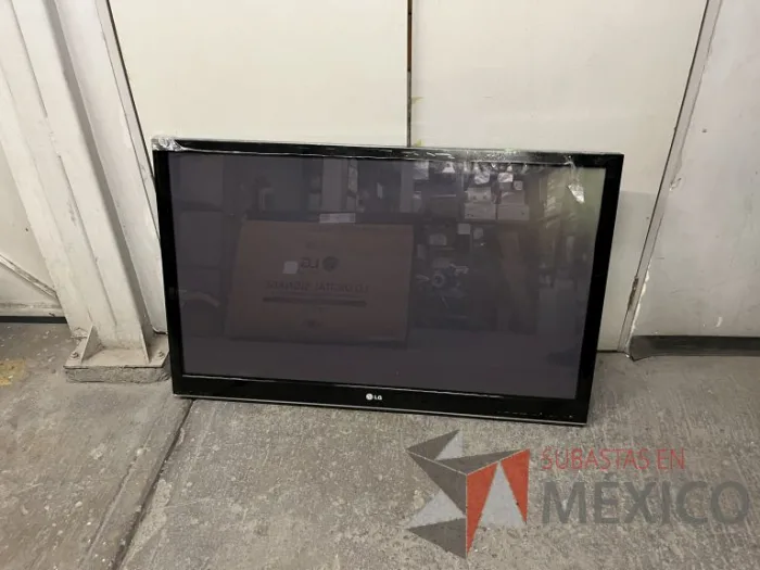 Lote 036 - 16 Pantallas de diferentes modelos y tamaños y Soporte para TV de 32" a 65" - Imagen 16