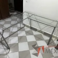 Lote 005 - Escritorio en escuadra con estructura metálica y cubiertas de vidrio - Imagen 10