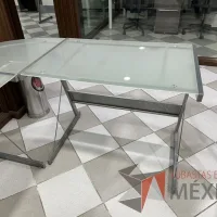 Lote 001 - Escritorio en escuadra con estructura metálica y cubiertas de vidrio - Imagen 4