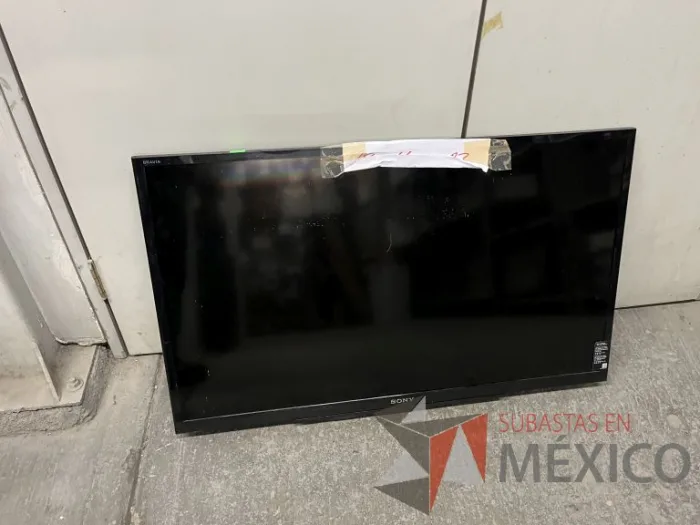 Lote 036 - 16 Pantallas de diferentes modelos y tamaños y Soporte para TV de 32" a 65" - Imagen 24