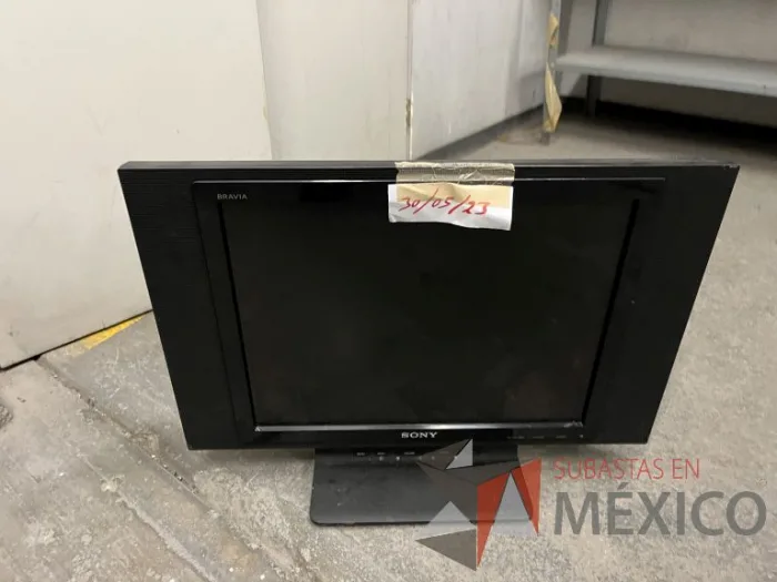 Lote 036 - 16 Pantallas de diferentes modelos y tamaños y Soporte para TV de 32" a 65" - Imagen 30
