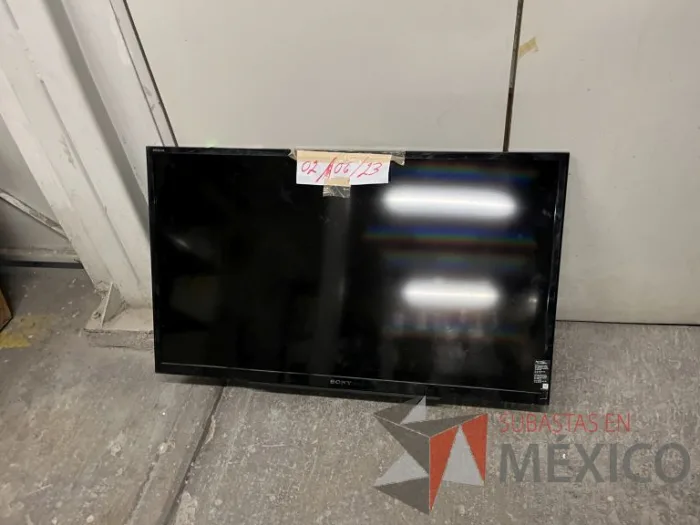 Lote 036 - 16 Pantallas de diferentes modelos y tamaños y Soporte para TV de 32" a 65" - Imagen 33