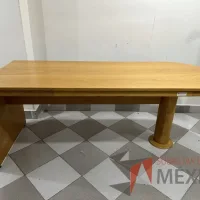 Lote 021 - Escritorio con terminación circular color madera