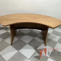 Lote 012 - Mesa semicircular color madera