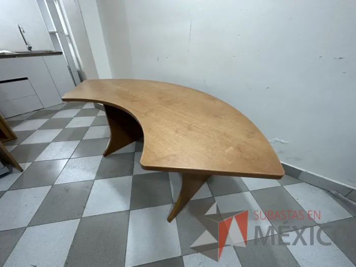 Lote 012 - Mesa semicircular color madera - Imagen 5