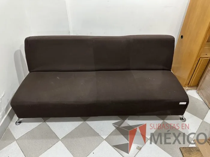 Lote 014 - Sofá/cama de 3 plazas color café
