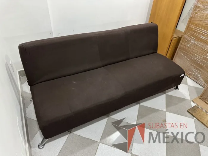 Lote 014 - Sofá/cama de 3 plazas color café - Imagen 4